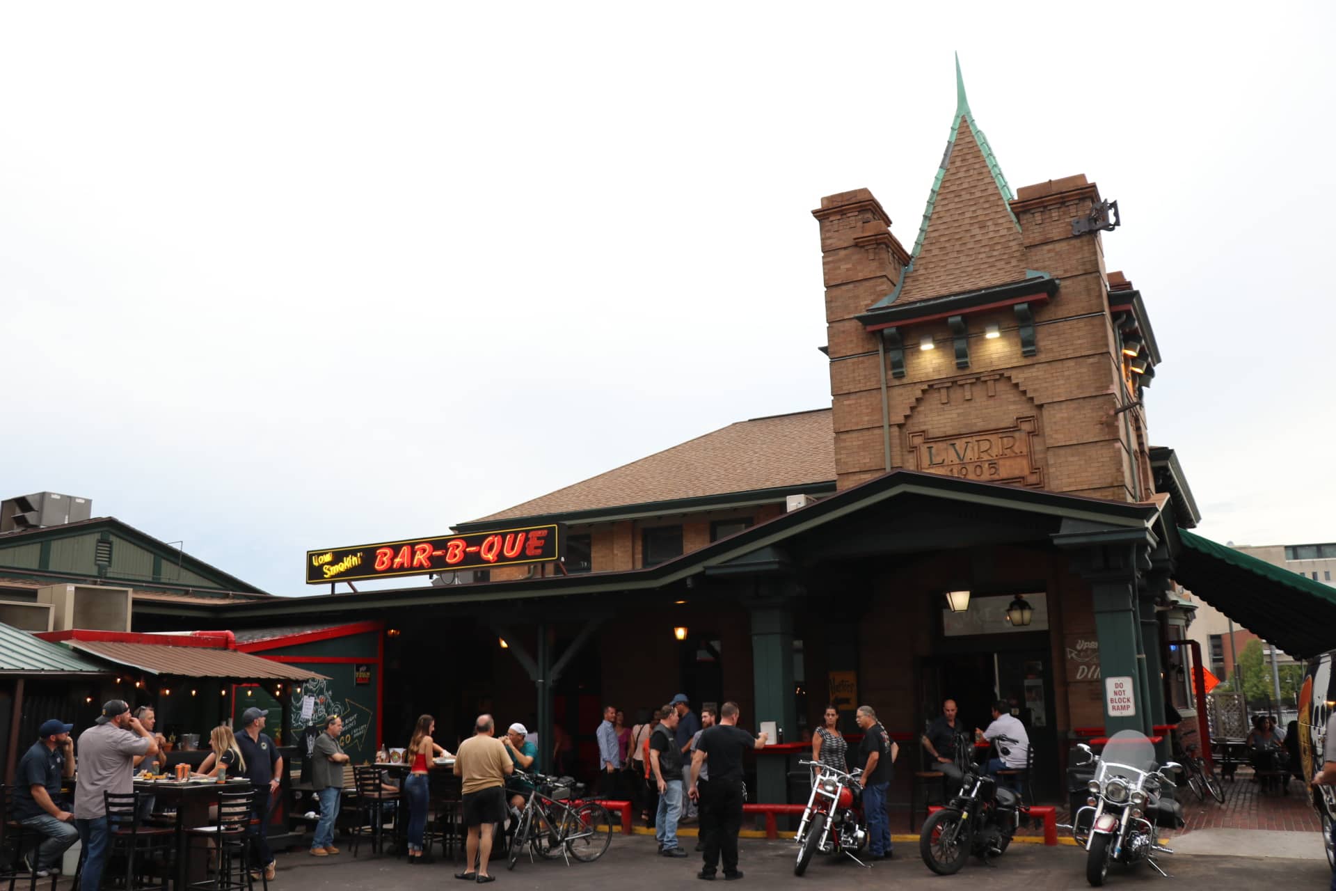 outside of rochester bbq restaurant
