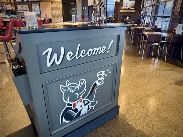 hamburg restaurant host station